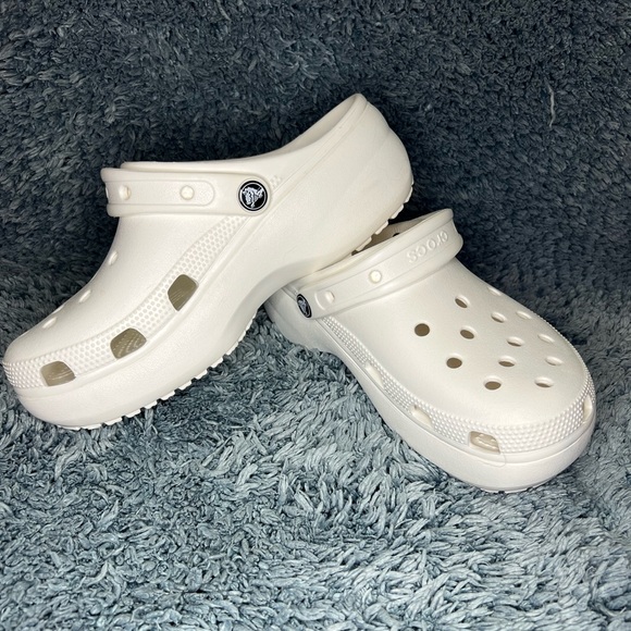 White Crocs Classic Platform - Picture 6 of 9